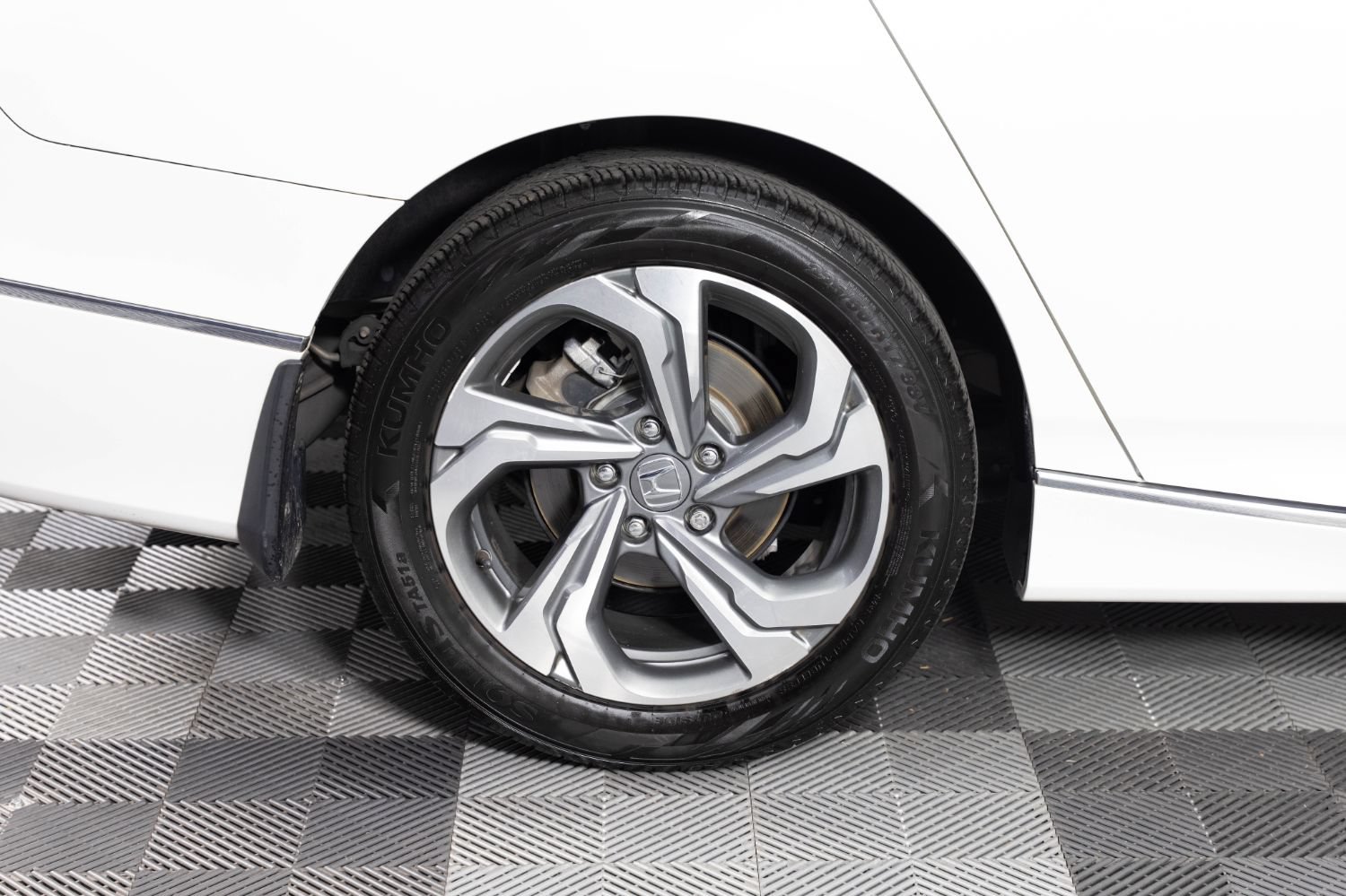 Used 2018 Honda Accord EX image 38