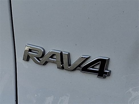 Used 2020 Toyota RAV4 XLE image 29