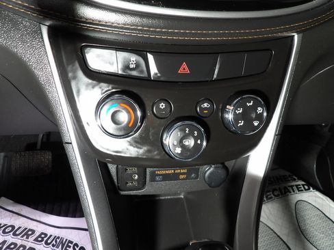 Used 2022 Chevrolet Trax LS w/ Tint and Cruise Package AWD/4WD image 13