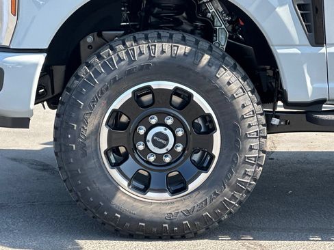 New 2026 Ford F250 Platinum w/ Tremor Off-Road Package AWD/4WD image 25