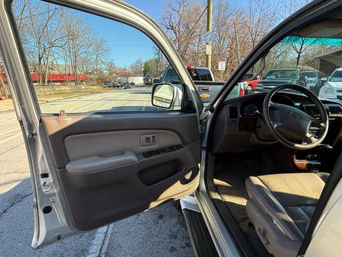 Used 2000 Toyota 4Runner Limited image 9