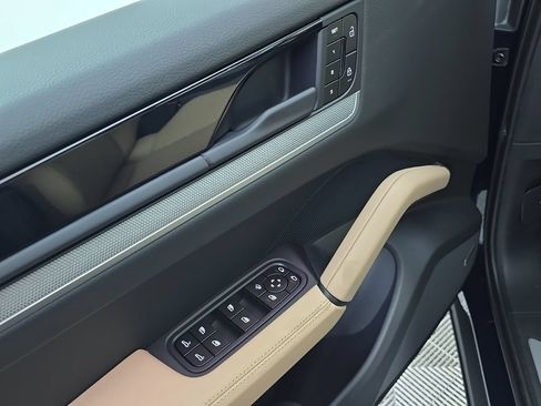 Certified 2026 Porsche Cayenne AWD/4WD image 16