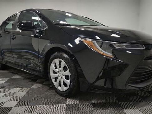 Used 2025 Toyota Corolla LE image 25