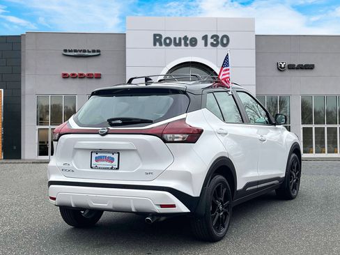 Used 2023 Nissan Kicks SR w/ Exterior Package FWD image 4