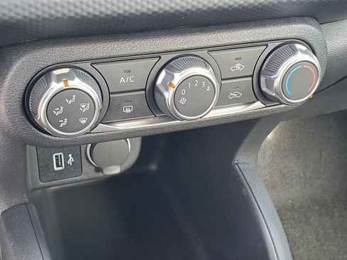 Certified 2025 Nissan Kicks Play S image 25