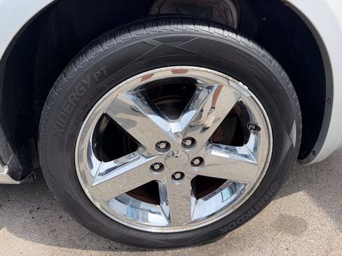 Used 2011 Dodge Avenger Lux FWD image 19