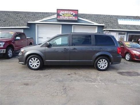 Used 2018 Dodge Grand Caravan SE image 1