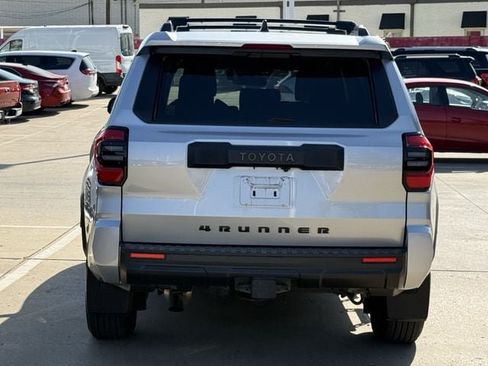 Used 2025 Toyota 4Runner SR5 AWD/4WD image 5