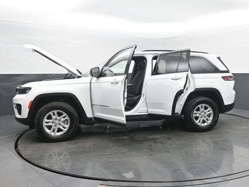 Used 2024 Jeep Grand Cherokee Laredo w/ Luxury Tech Group I AWD/4WD image 53