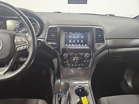 Used 2019 Jeep Grand Cherokee Laredo RWD image 18