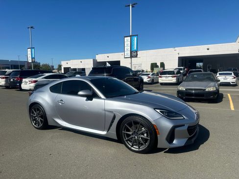 Used 2024 Subaru BRZ Limited RWD image 2