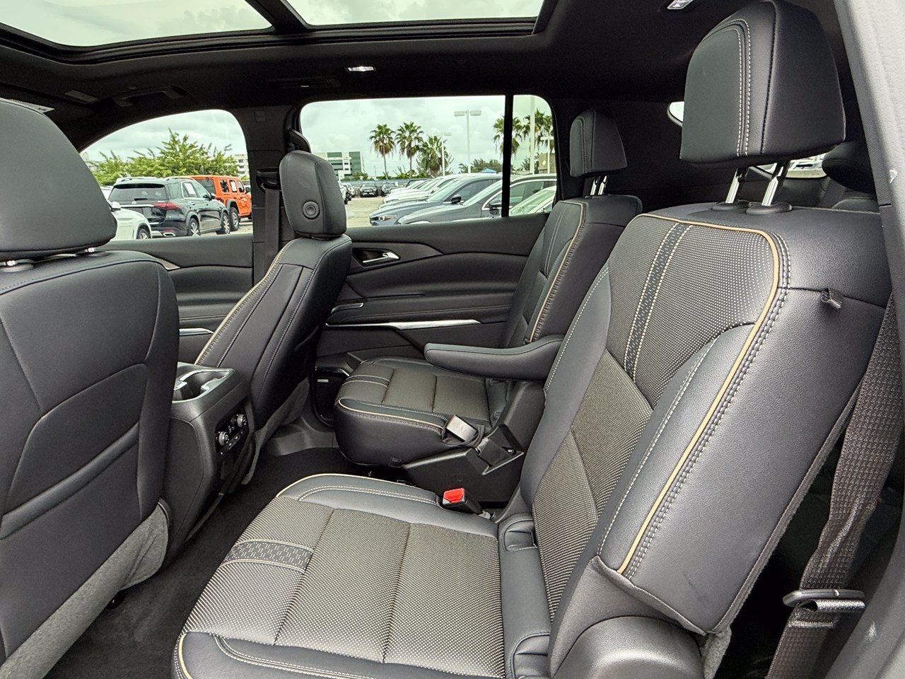 Used 2026 Chevrolet Traverse High Country FWD image 18