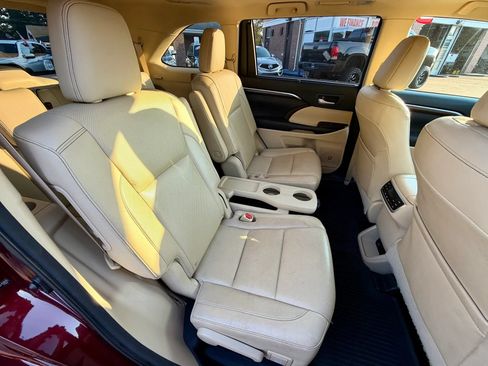 Used 2014 Toyota Highlander Limited Platinum AWD/4WD image 11