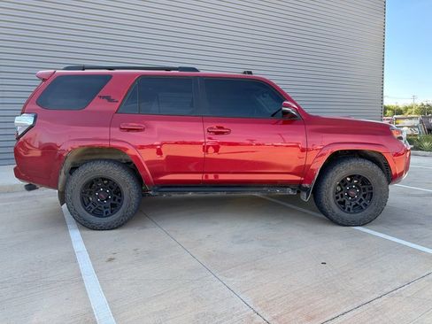 Used 2023 Toyota 4Runner TRD Off-Road Premium w/ Off Road Premium Plus Package AWD/4WD image 2