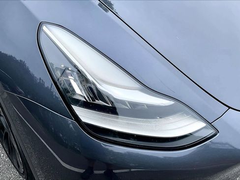 Used 2022 Tesla Model Y Long Range AWD/4WD image 26