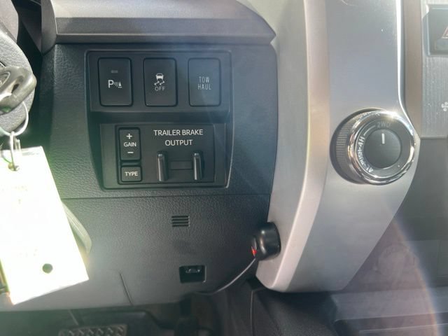 Used 2016 Toyota Tundra SR5 w/ TRD Off Road Package AWD/4WD image 20