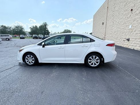 Used 2024 Toyota Corolla LE FWD image 2