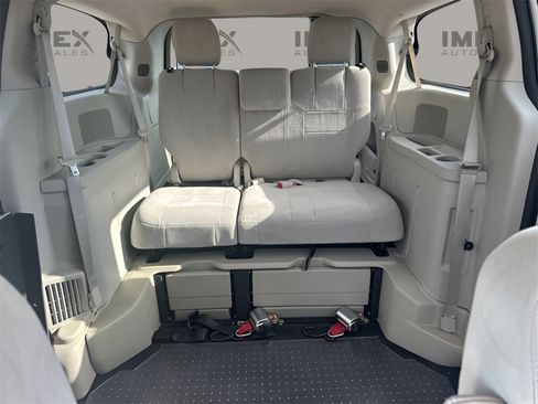 Used 2013 Dodge Grand Caravan SE image 10
