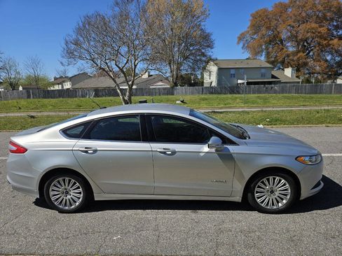 Used 2016 Ford Fusion SE image 7
