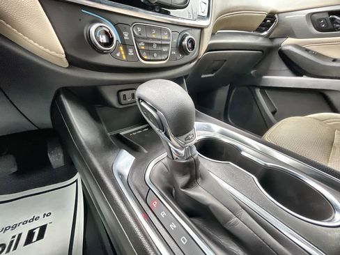 Used 2024 Chevrolet Traverse LT image 16