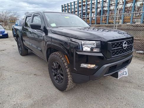 Used 2022 Nissan Frontier SV image 1