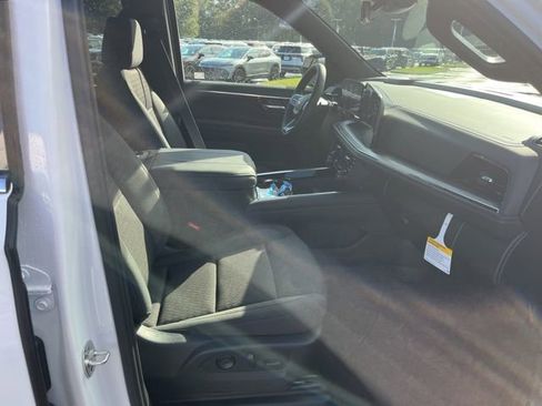 New 2026 Chevrolet Suburban LS image 33