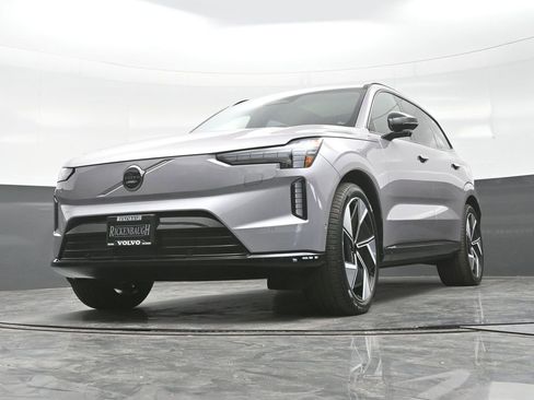 New 2026 Volvo EX90 Ultra image 18