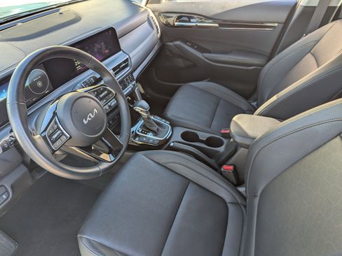 Certified 2025 Kia Seltos EX w/ EX Sunroof Package image 19