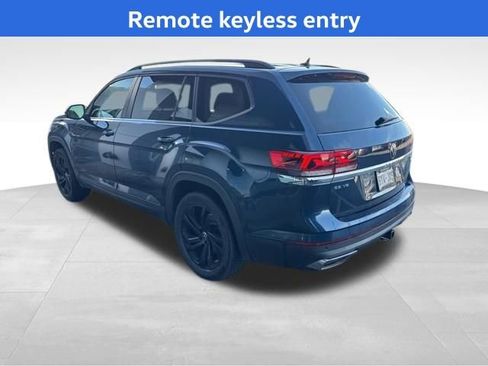 Used 2022 Volkswagen Atlas SE w/ Black Wheel Package image 2