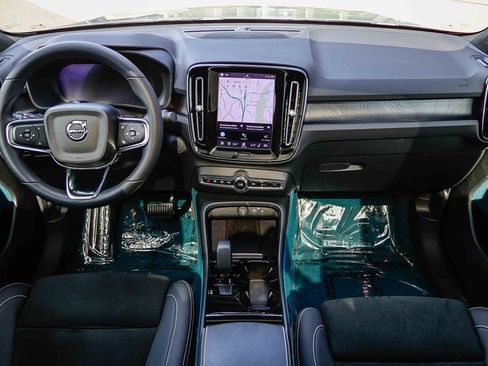 Used 2023 Volvo C40 P8 Recharge Ultimate w/ Protection Package Premier image 14