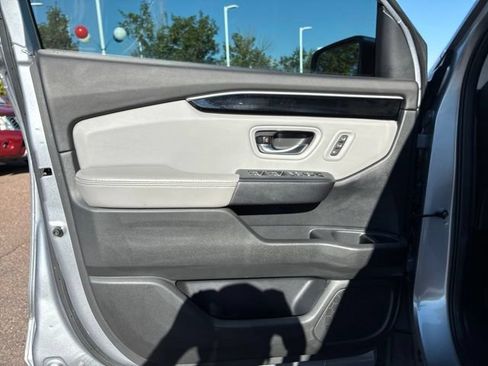 Used 2025 Honda Pilot Touring image 7