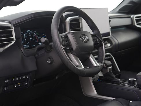 Used 2025 Toyota Sequoia Platinum image 25