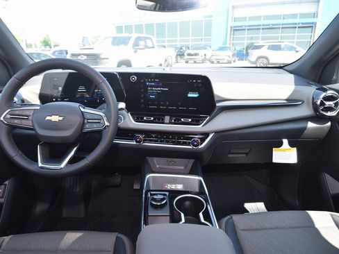 New 2026 Chevrolet Equinox LT w/ Convenience Package II image 12