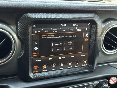 Used 2022 Jeep Wrangler Unlimited Sahara image 16