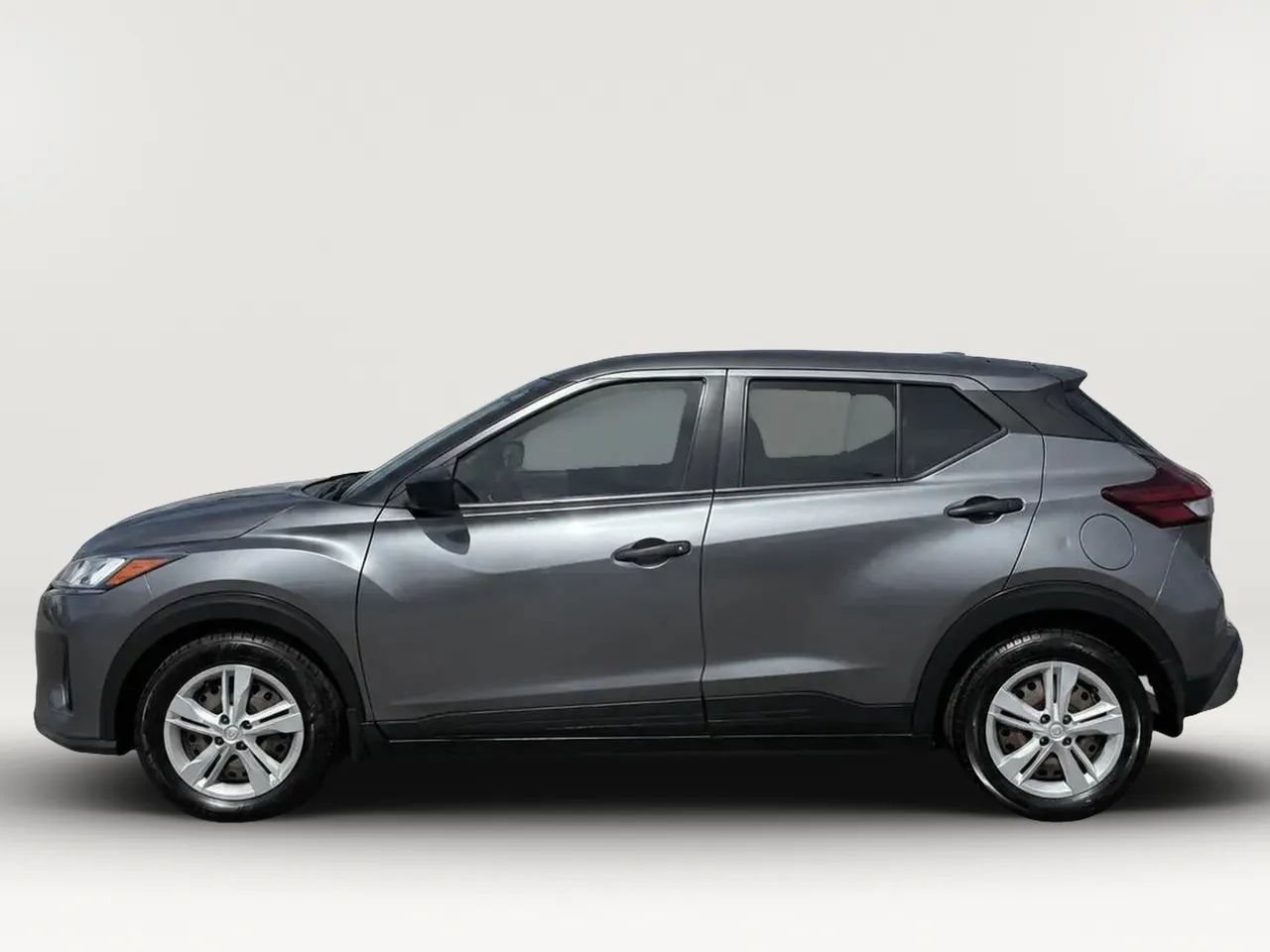 Used 2021 Nissan Kicks S FWD image 4