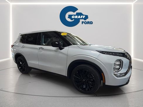 Used 2023 Mitsubishi Outlander SE Black Edition image 10