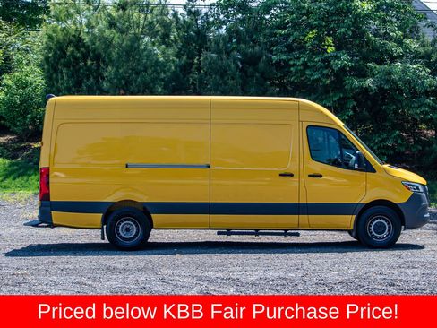 Used 2021 Mercedes-Benz Sprinter 2500 image 10