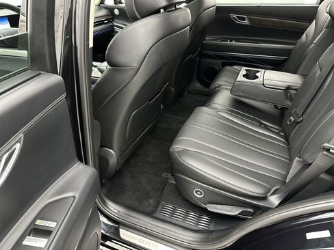 Certified 2025 Genesis GV80 2.5T Select AWD/4WD image 23