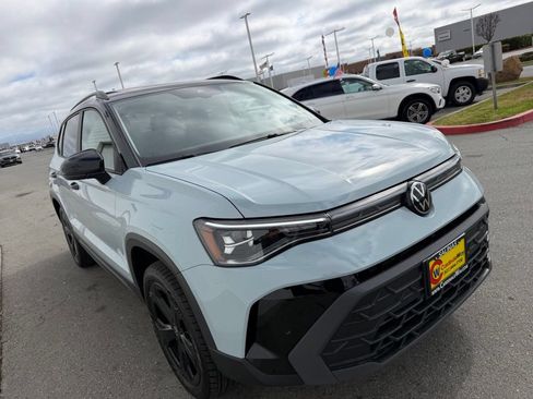 New 2026 Volkswagen Taos SE AWD/4WD image 8