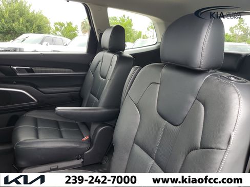 Certified 2024 Kia Telluride EX w/ EX Captain's Chair Package FWD image 12