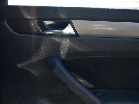 Used 2013 Volkswagen Passat 2.5 S image 21