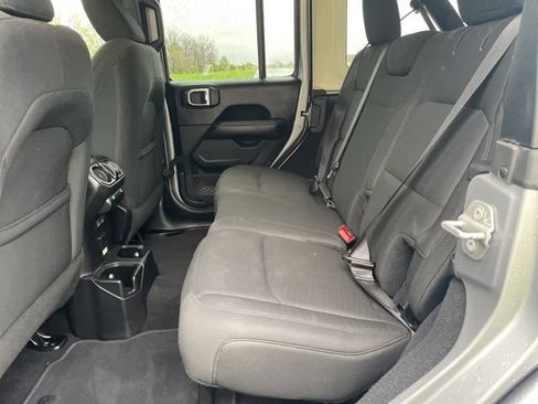 Used 2019 Jeep Wrangler Unlimited Sahara AWD/4WD image 10