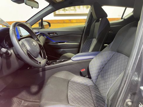 Used 2020 Toyota C-HR XLE FWD image 11