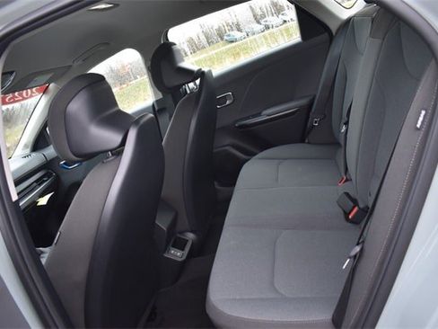 New 2025 Kia K4 LXS image 15