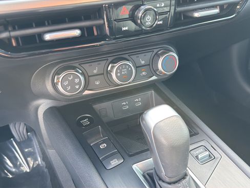 Certified 2025 Nissan Kicks SV w/ SV Premium Package FWD image 27