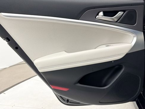 Used 2025 Genesis G70 3.3T Advanced image 39