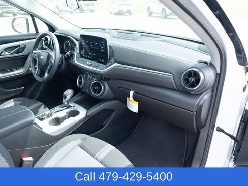 Used 2025 Chevrolet Blazer LT image 40