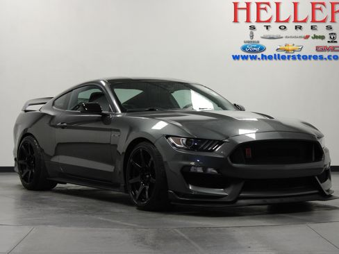 Used 2017 Ford Mustang Shelby GT350R w/ GT350R Equipment Group 920A RWD image 1