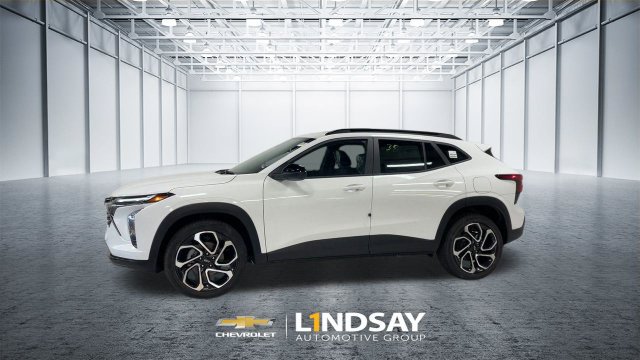 Used 2024 Chevrolet Trax RS w/ Sunroof Package FWD image 4