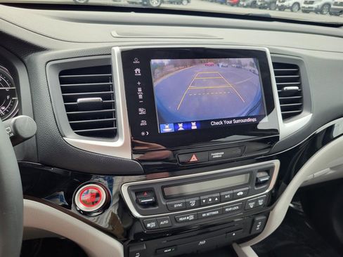 Used 2017 Honda Pilot Touring image 19